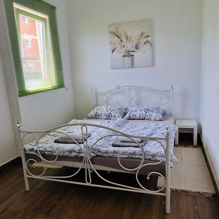 Tusilovic Apartman Lena מראה חיצוני תמונה