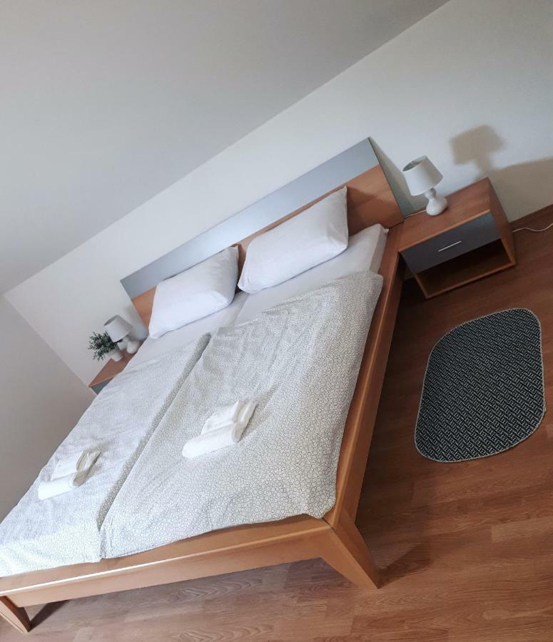Tusilovic Apartman Lena מראה חיצוני תמונה