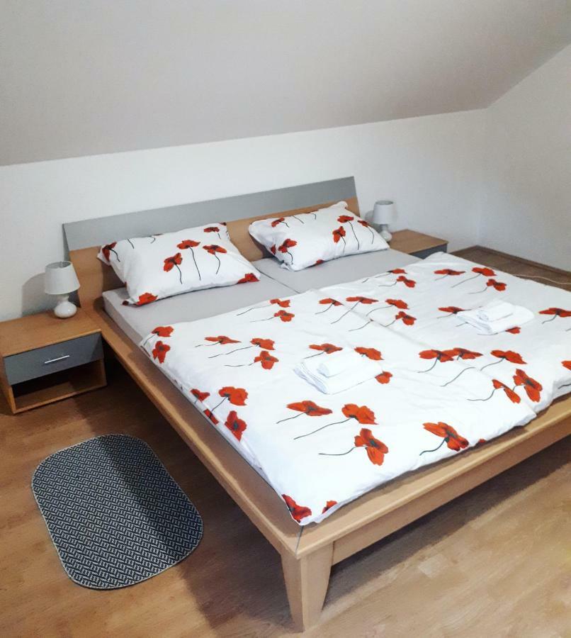 Tusilovic Apartman Lena מראה חיצוני תמונה